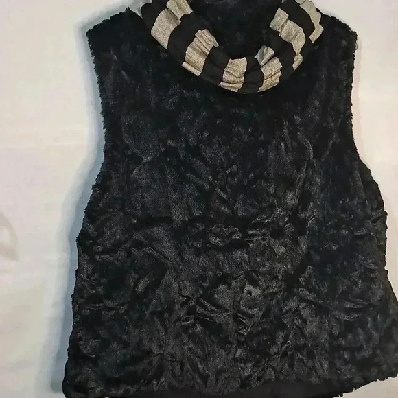 Woman’s blackk fluffy vest with the scarf - Picture 2 of 2